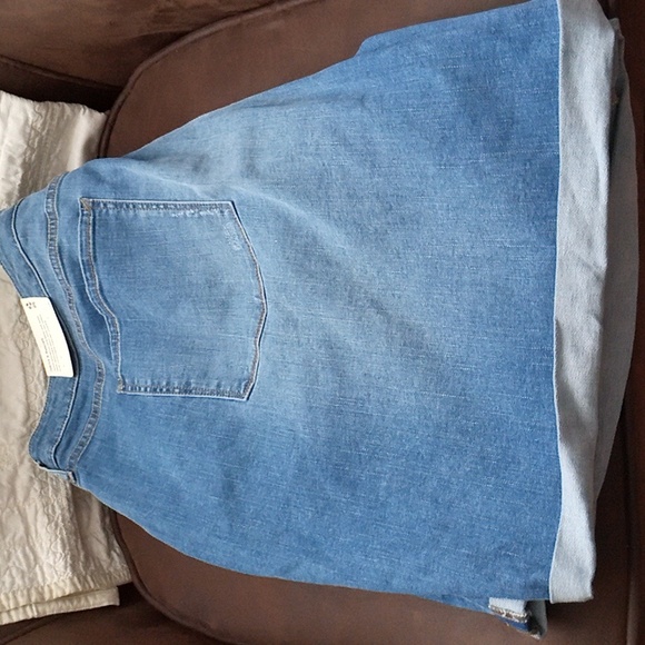 2/$25.00 A.N.A High-Rise Midi Shorts Size 30W - Picture 4 of 5